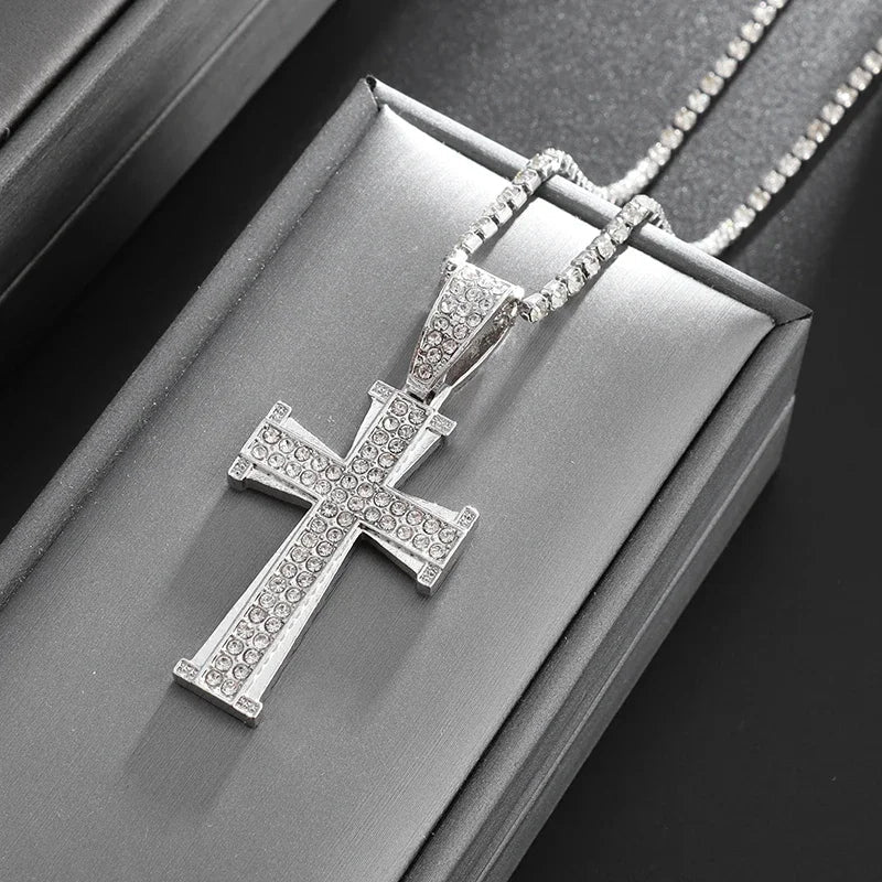 Exquisite Creative Bubble Letter Xo Inlaid White Zircon Pendant Necklace Men\\'s Fashion Casual Party Jewelry Holiday Gifts